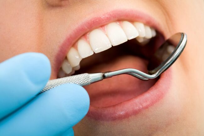 encias-sangran-clinica-dental-estudio encias-sangran-clinica-dental-estudio