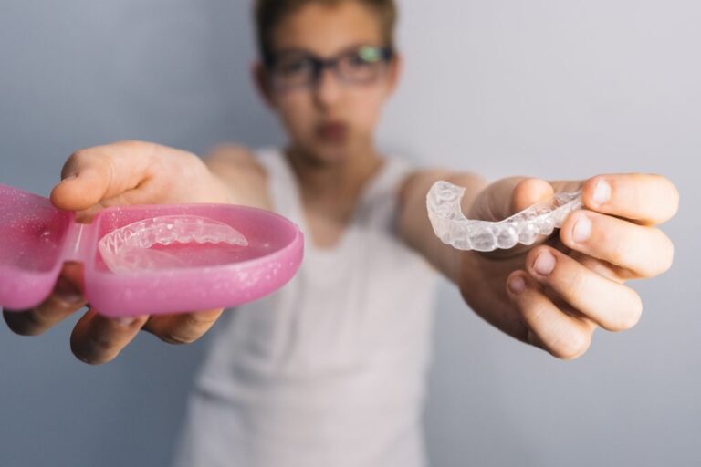 ortodoncia-invisible-adolescentes-niños-clinica-dental-estudio ortodoncia-invisible-adolescentes-niños-clinica-dental-estudio